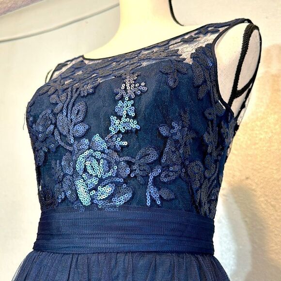 Amsale style Dayna women’s bridesmaid/ prom sequined lace maxi dress size 2 - Picture 4 of 13